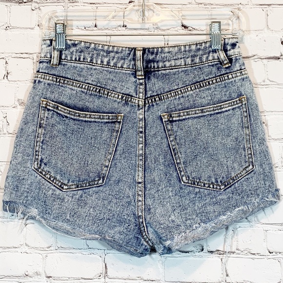 Bullhead Denim Co. Mom Short Shorts High Rise - Picture 2 of 8